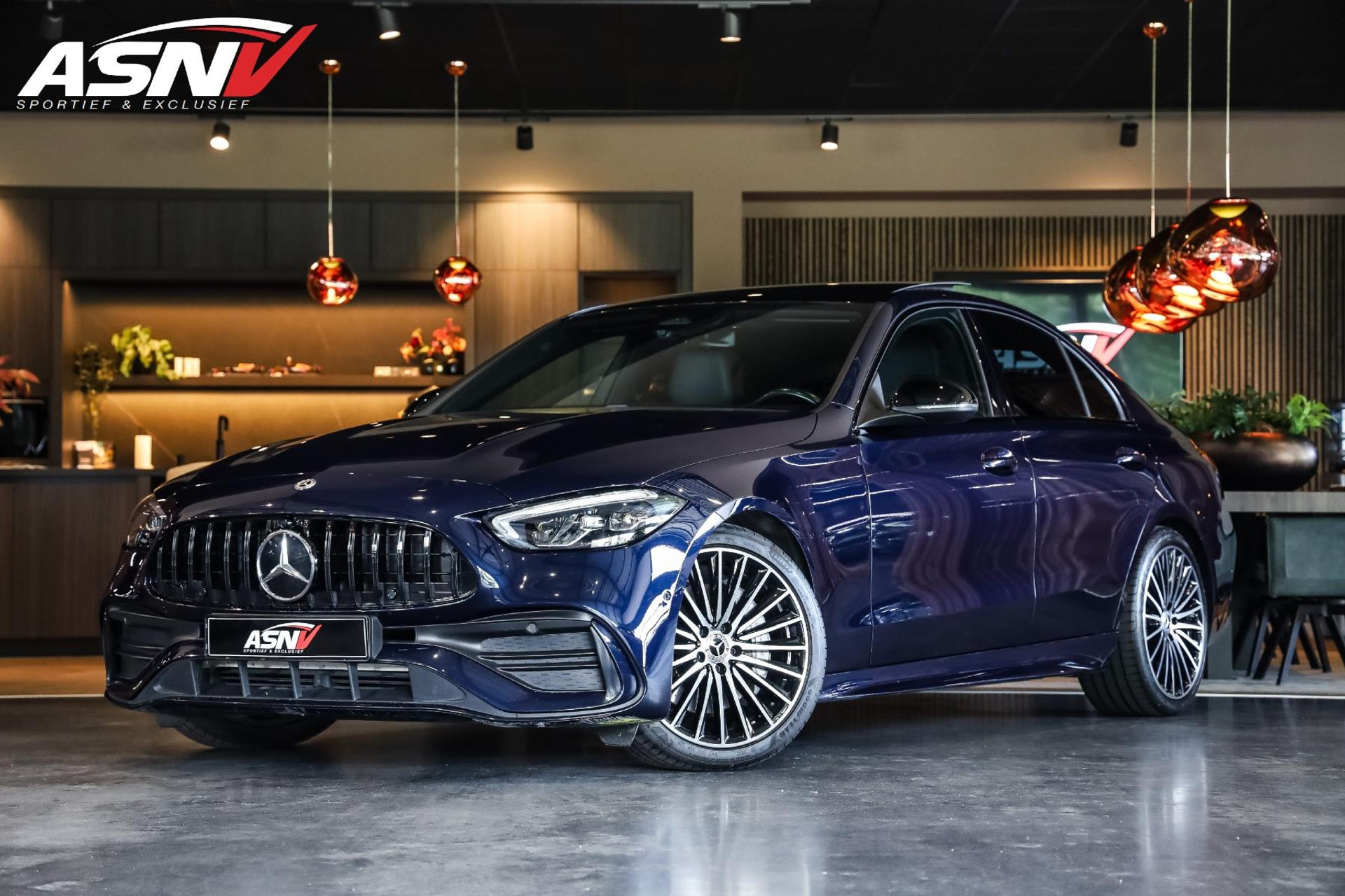 Mercedes-Benz C-Klasse 180 AMG Line, 170 PK, AMG/In/Exterieur, Nw/Model, Pano/Dak, Night/Pakket, Camera, 19/Multi/Spaaks, Org NL!! 45734287-0.jpg | MorgenInternet B.V.