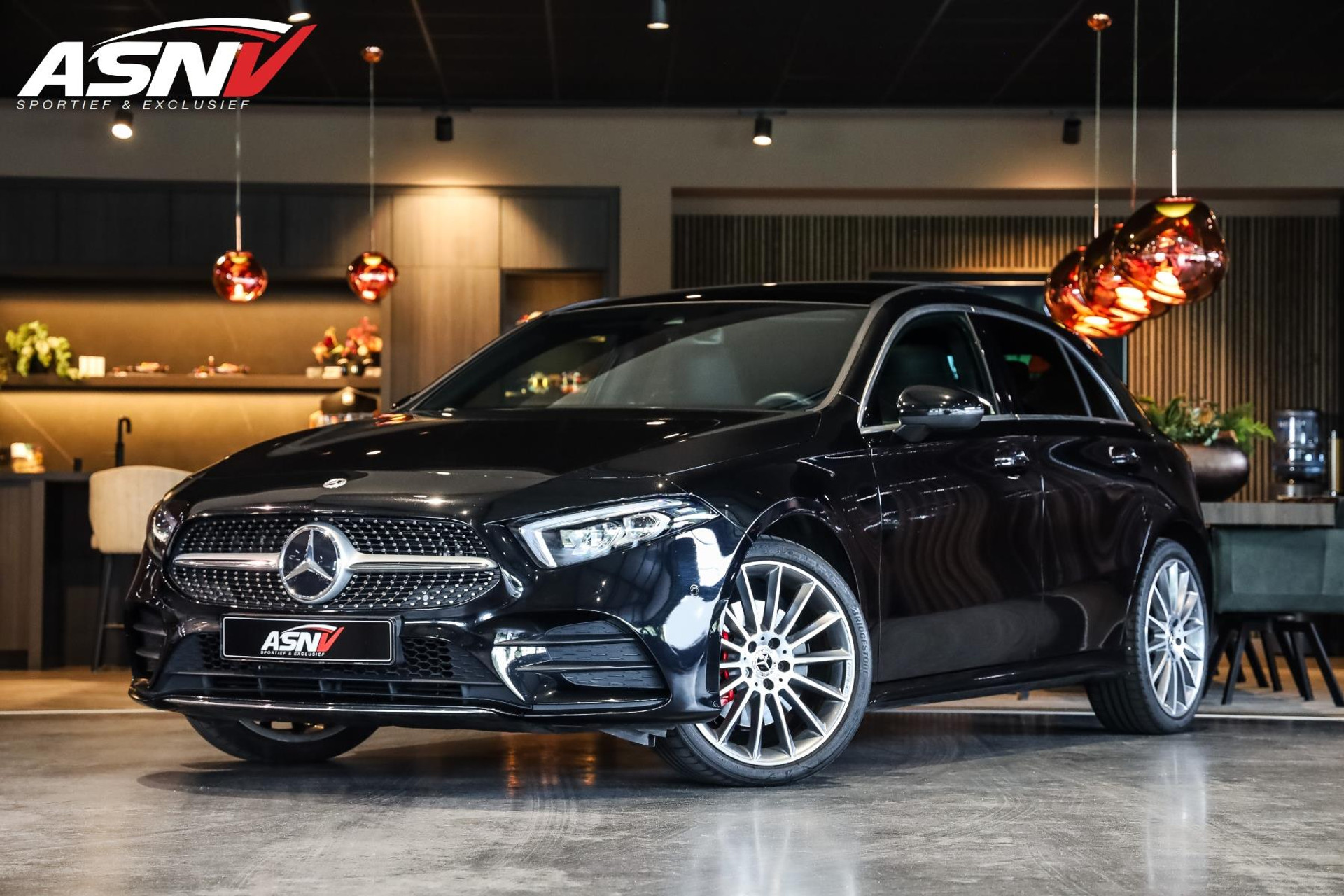 Mercedes-Benz A-Klasse 250 e Business Line AMG, 218 PK, AMG/In/Exterieur, Pano/Dak, 19''/Veel/Spaaks, Plug/In, Camera, 2023!! 46283140-0.jpg | MorgenInternet B.V.